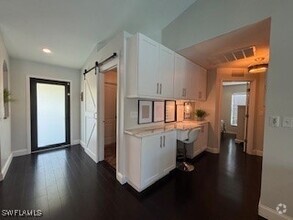 Building Photo - 4104 SW 15th Ave
