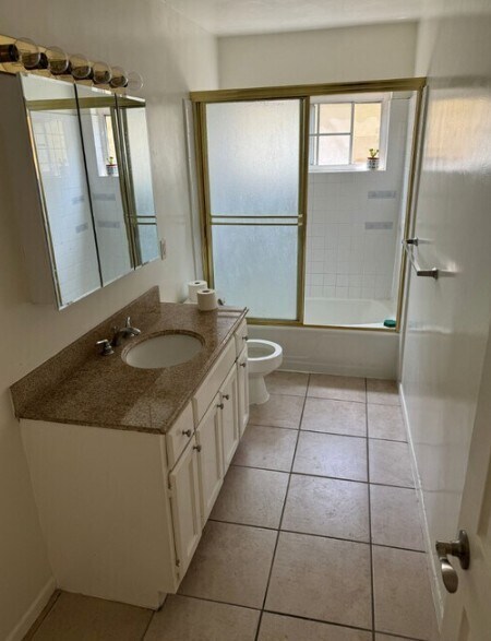 Foto del edificio - 404 E Hyde Park Blvd