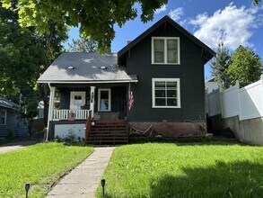 Building Photo - 514 E 10th Ave