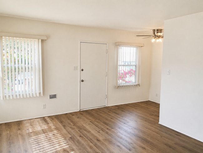 Building Photo - Ventura Duplex on Quiet Street