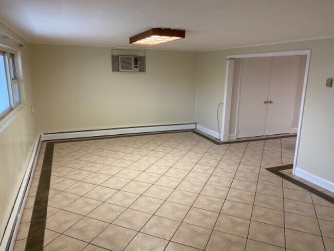 Foto del edificio - 584 Valley Rd