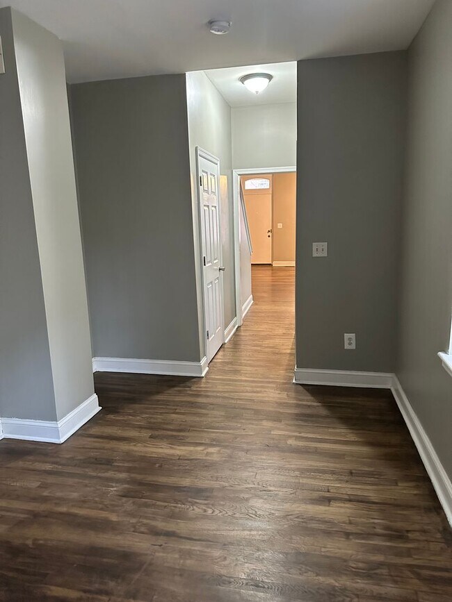 Building Photo - Fully renovated home in City of Wilmington...