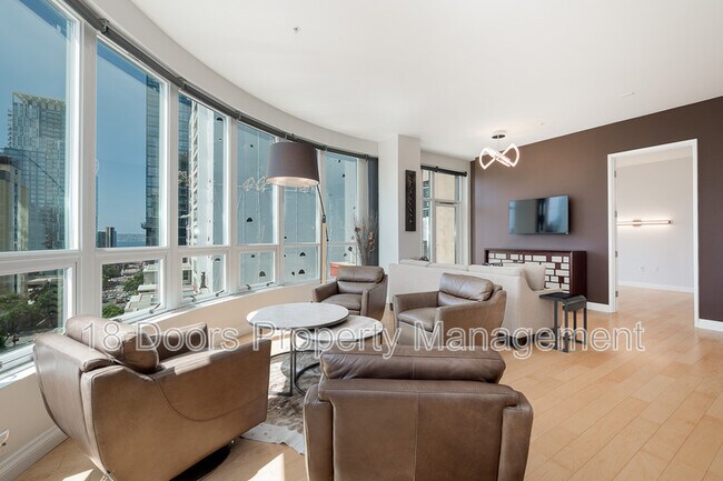 Foto del edificio - 350 W Ash St
