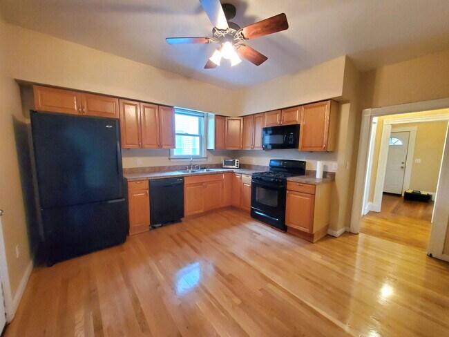 Building Photo - 72 Marshall St