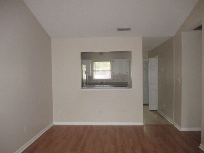 Building Photo - 112 Live Oak Ct