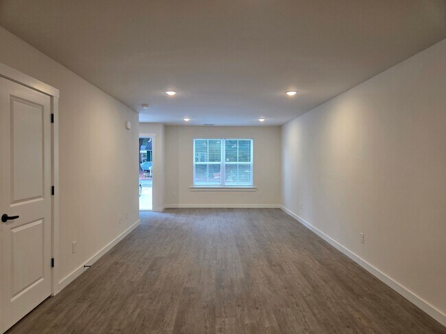 Building Photo - 104 10th Ave SE