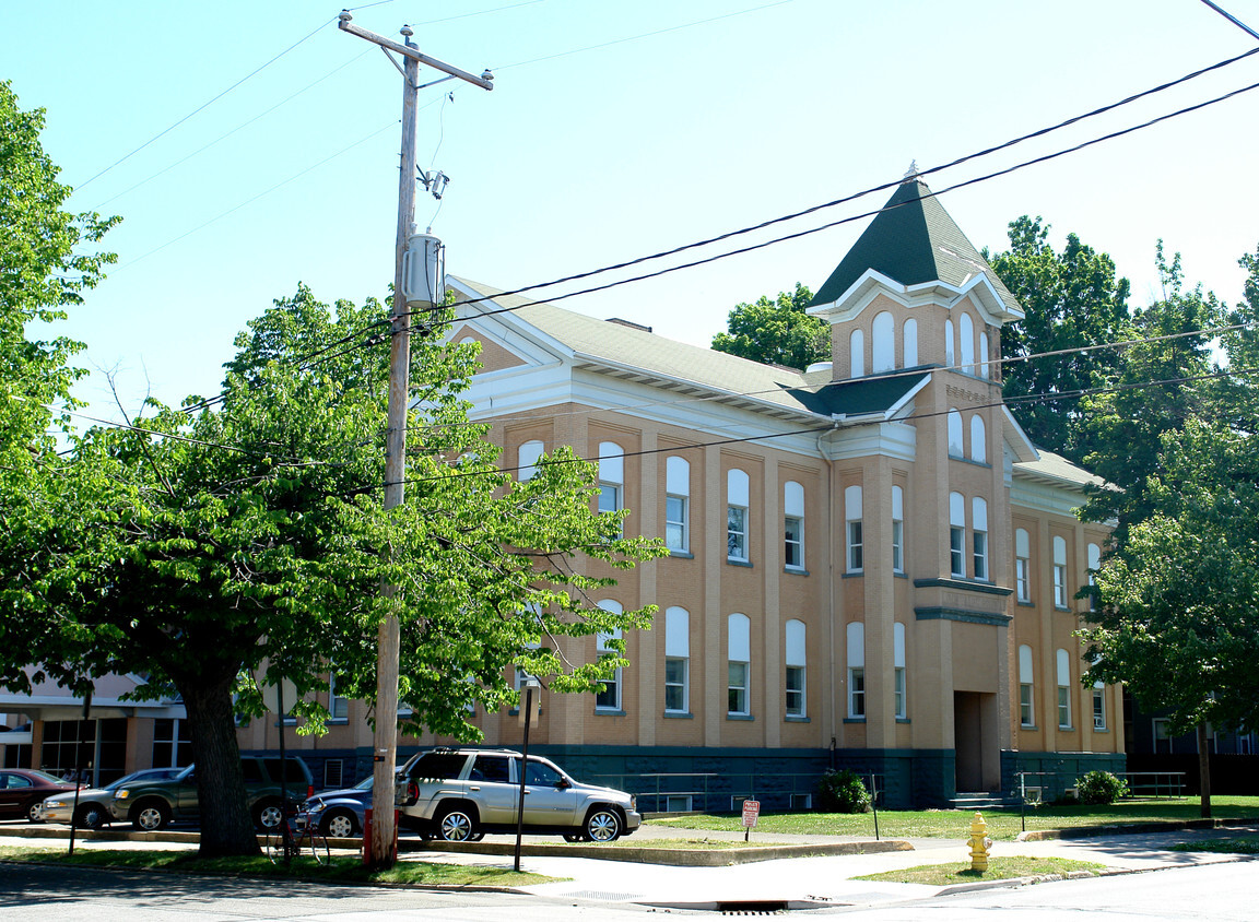 Primary Photo - Longfellow School Apartments