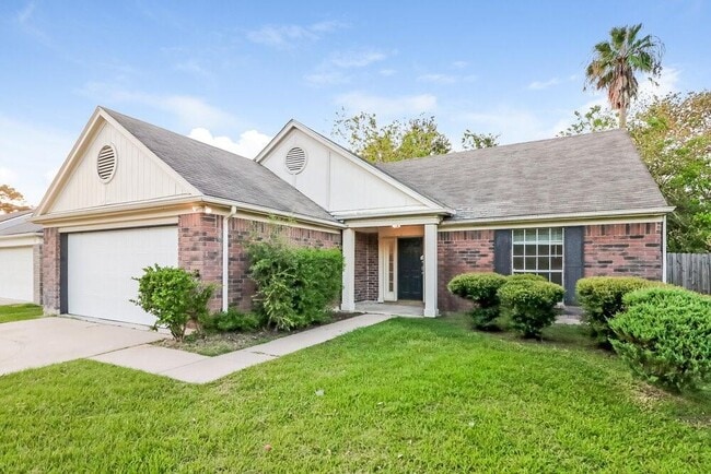 Building Photo - 1602 Clear Valley Dr