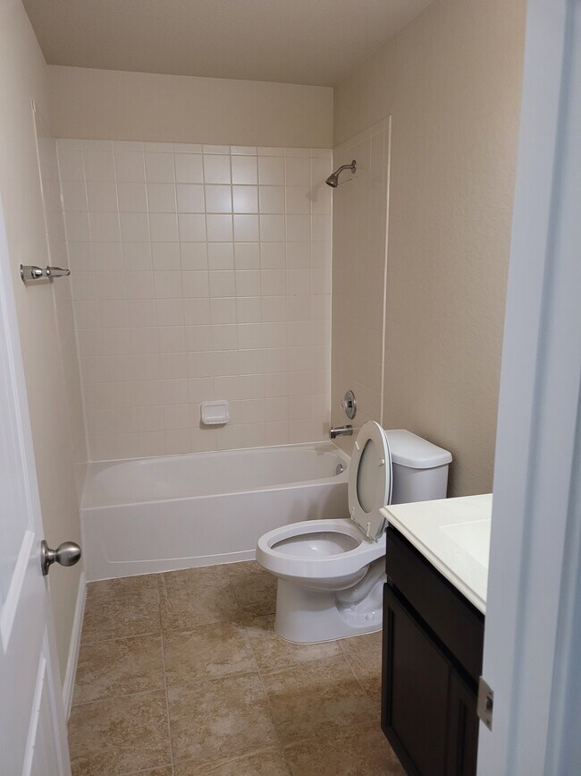 Upstairs bathroom #1 - 9206 Mission Arbor Ln