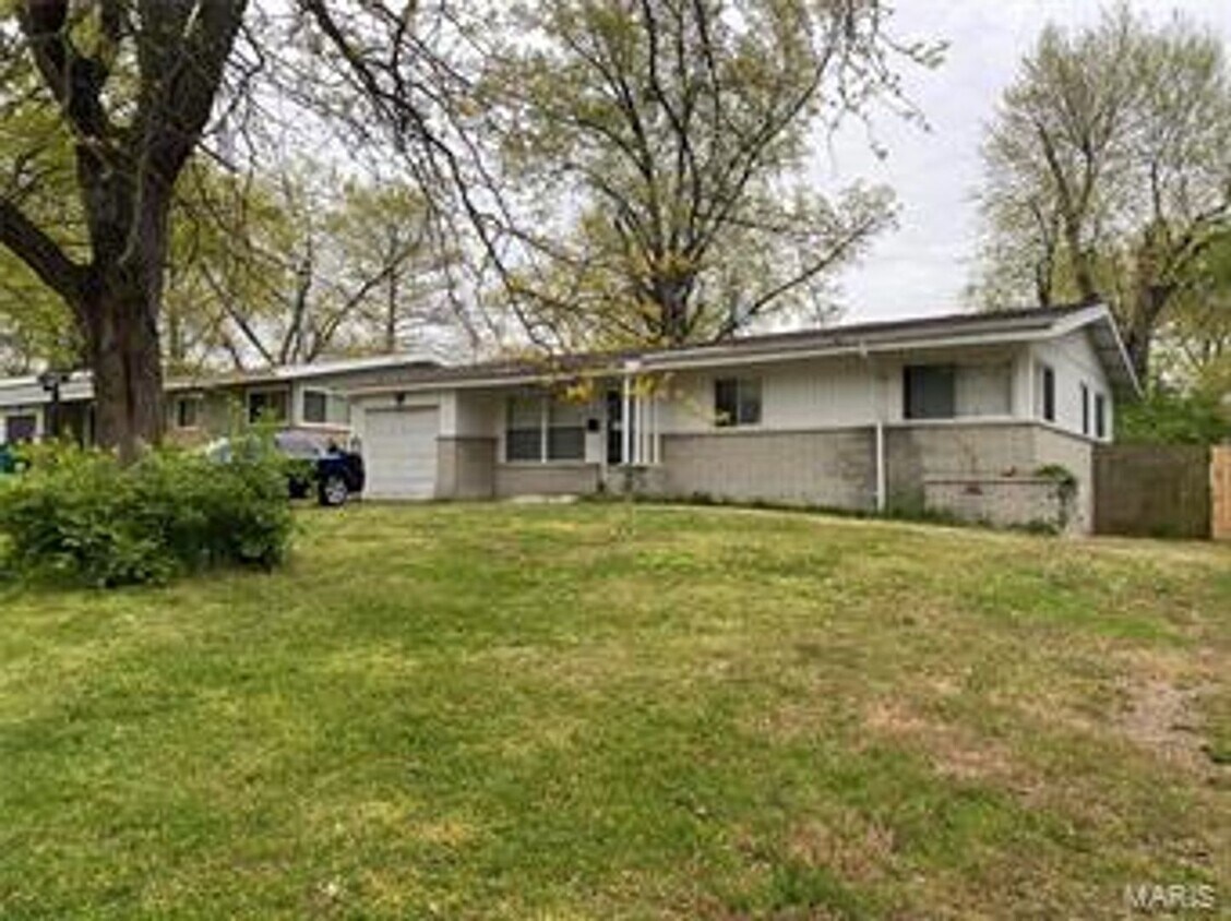 Primary Photo - 3 bedroom 2 bathroom Ranch