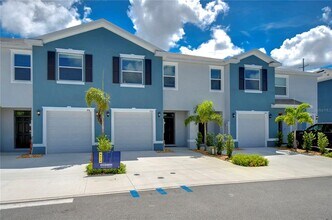 Building Photo - 11818 Davis Dr