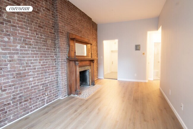 Building Photo - 10 W 87th St