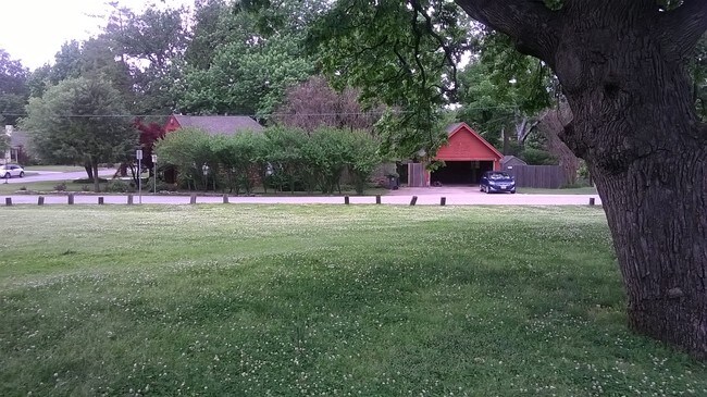 Foto del edificio - 1445 E 33rd St S