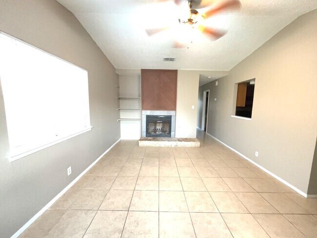 Foto del edificio - 803 Country Aire Dr