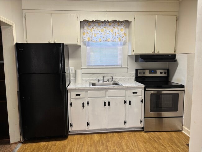 Building Photo - 311 Monroe St