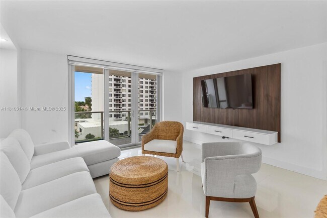 Foto del edificio - 5701 Collins Ave