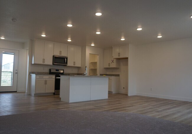 Foto del edificio - Layton Townhome 3 Bed 2.5 Bath
