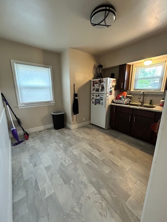 Building Photo - 3 bed 1 bath Home off Custer Ave