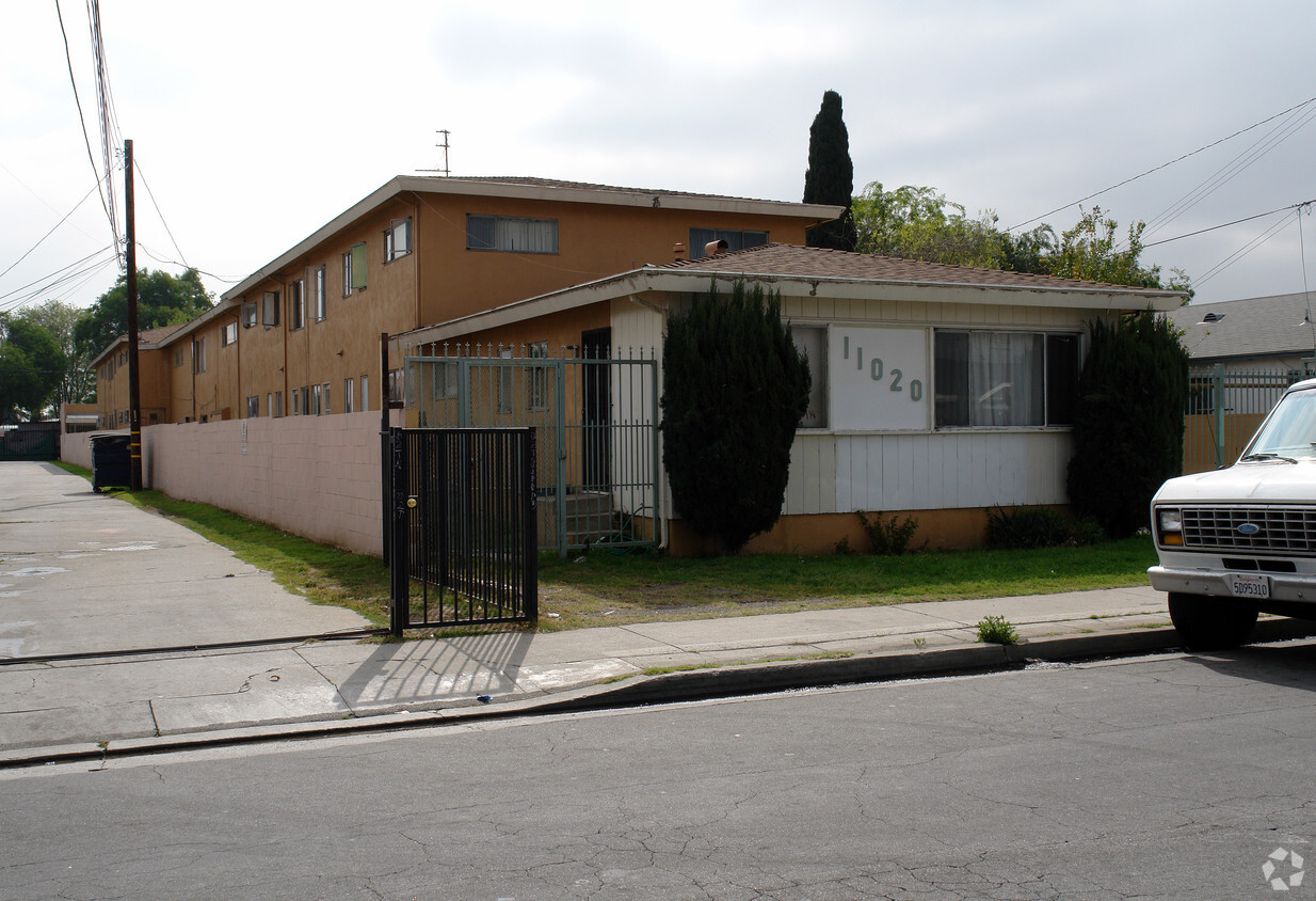 Building Photo - 11020 S Osage Ave