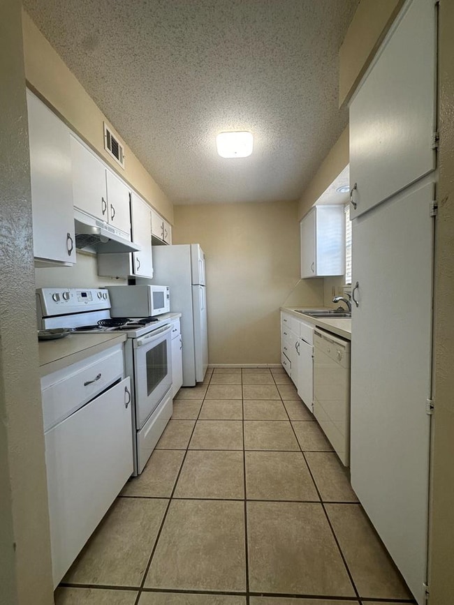 Building Photo - 3312 Tanglewood Ln