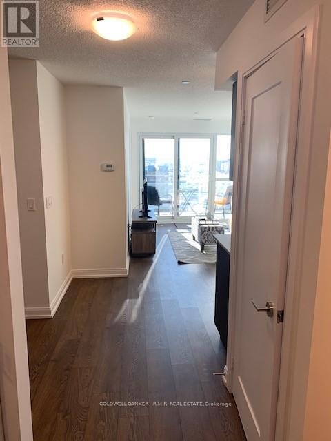 Building Photo - 275 Village Green Square