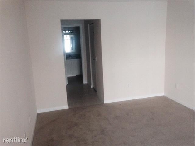 Building Photo - 1044 S Independence Dr