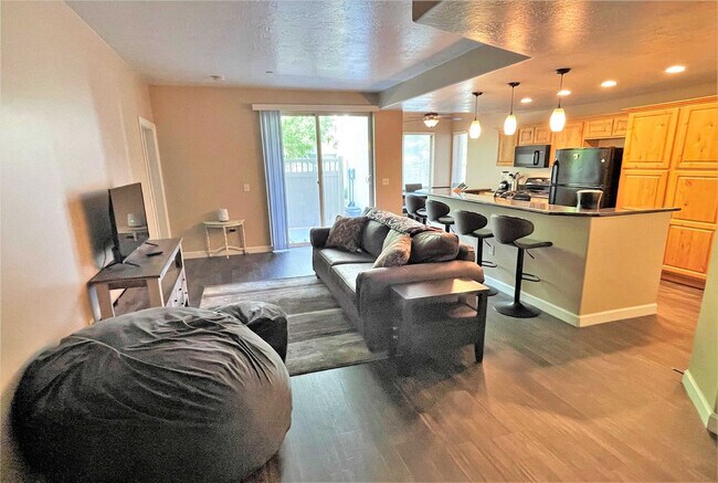 Foto del edificio - 606 W S Temple St