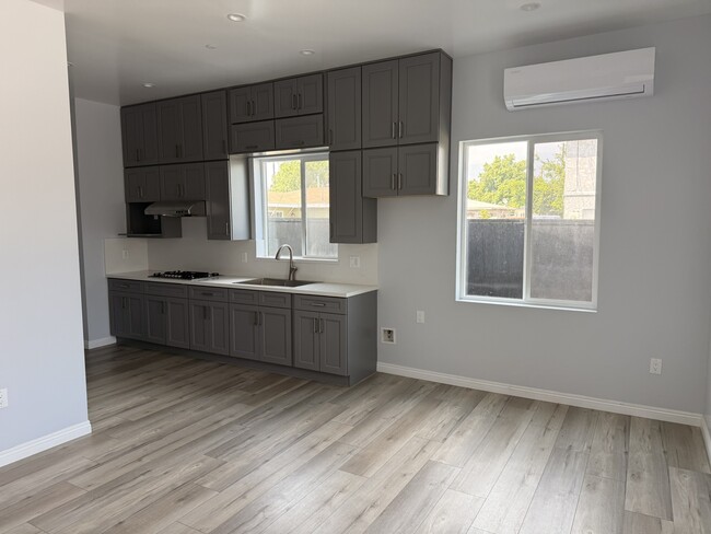 Foto del edificio - 5347 Cogswell Rd