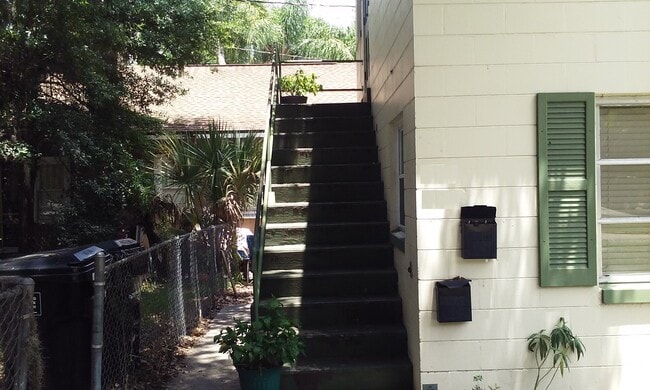 Second Floor Apartment - 607 S Summerlin Ave