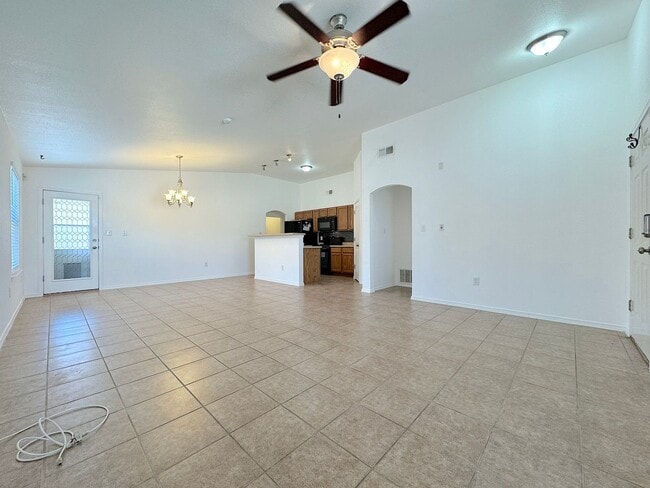 Building Photo - Northeast El Paso 3 Bed Refrig A/C