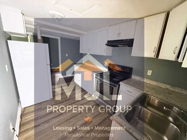 Foto del edificio - Spacious 3 Bedroom / 1 Bath Apartment in Sugar Creek *Ready Now*