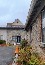 Building Photo - 81 Vineyard Ave