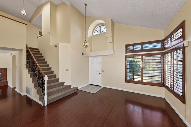 Foto del edificio - 3-Bedroom 2-Story Redlands Home with Big Backyard