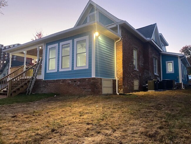 Foto del edificio - 1702 Highland Ave