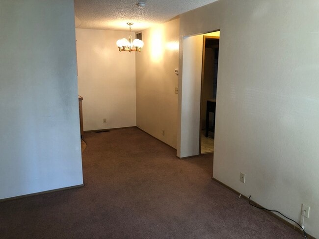Building Photo - 1410 Selmi Dr