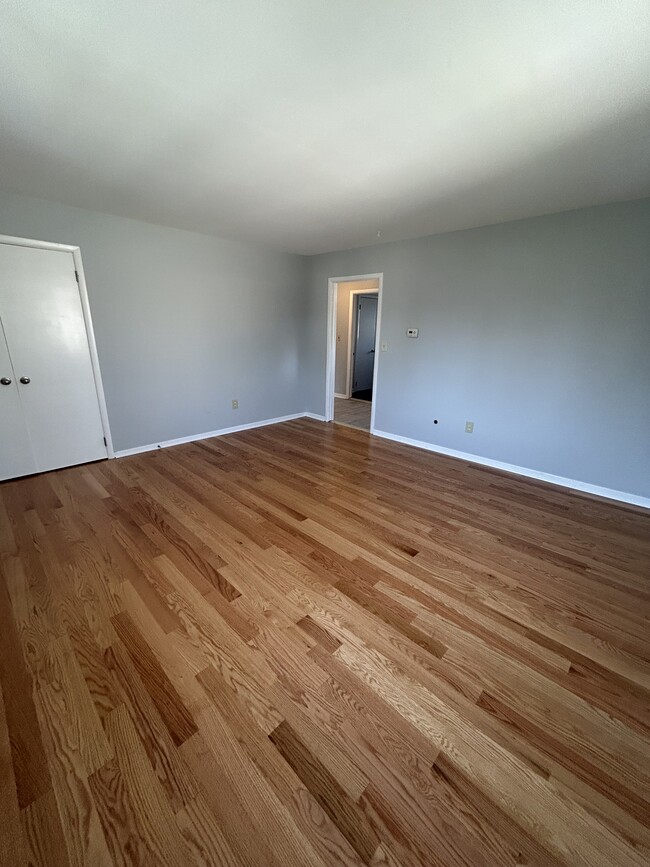 Building Photo - 319 Codrington Pl