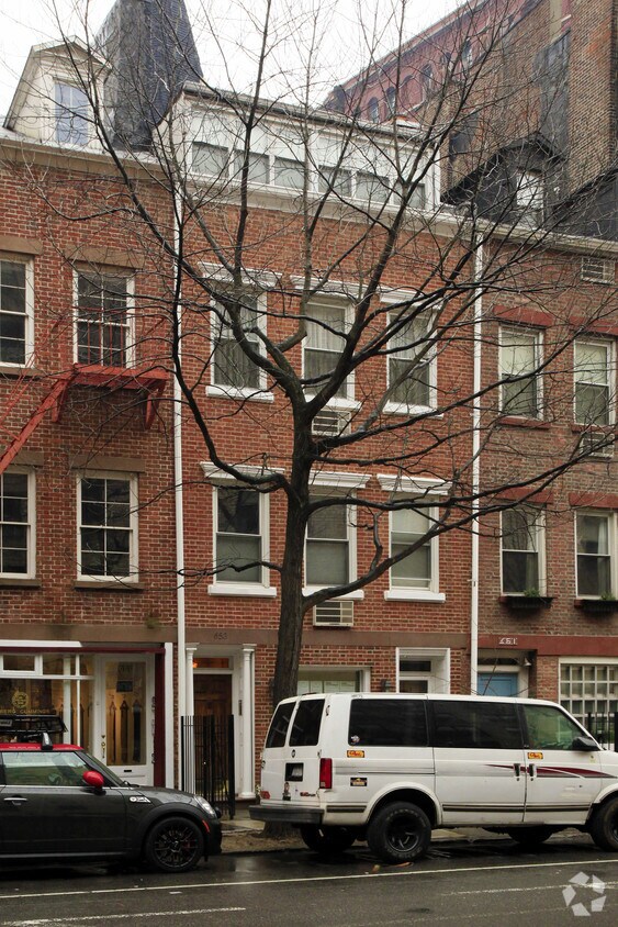 Building Photo - 653 Washington St