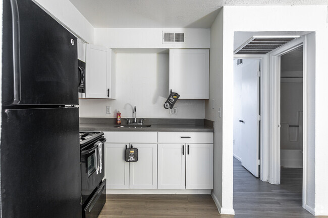 1BR, 1BA - 600 SF - The Canvas Apartments