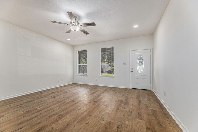 Foto del edificio - 13010 Valleywood Cir