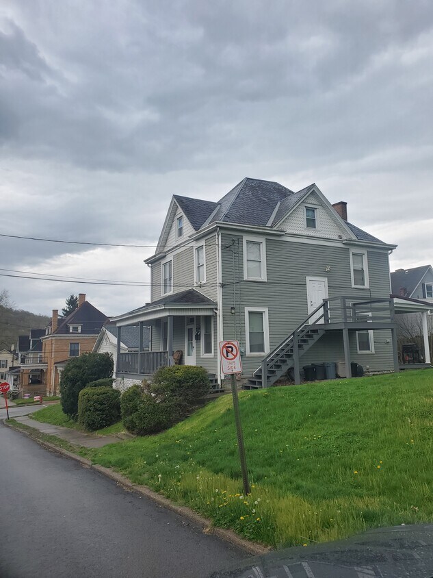Primary Photo - 83 S East St
