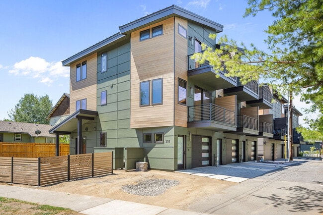 Building Photo - 315 NW Riverside Blvd