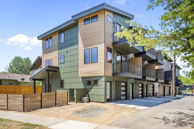 Foto del edificio - 315 NW Riverside Blvd
