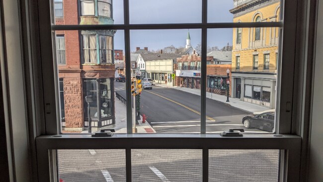 Foto del edificio - 10 S Main St