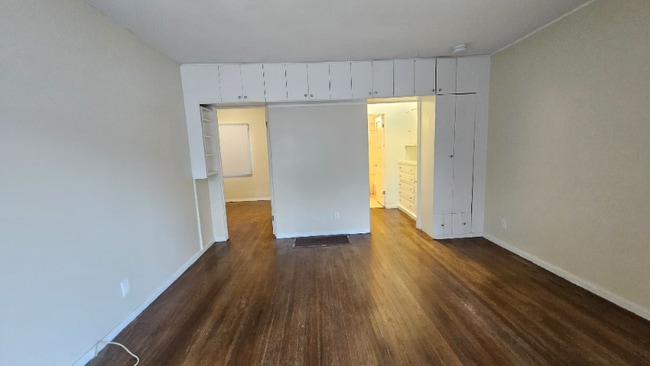 Building Photo - 519 N Gardner St