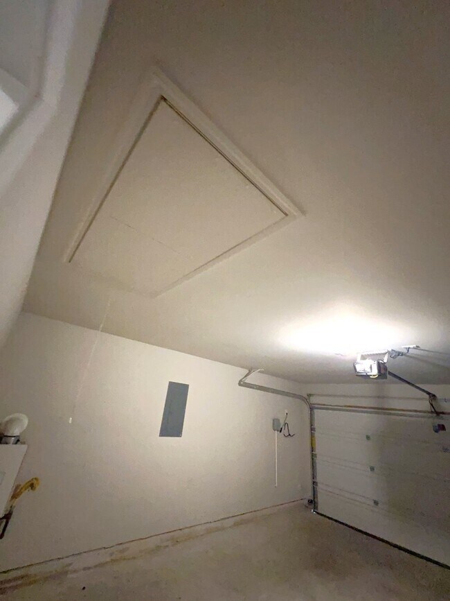 Foto del edificio - 2418 Rainier Mist Rd