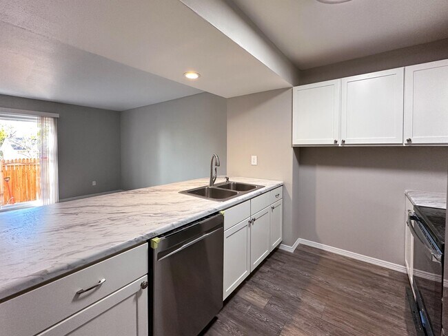 Foto del edificio - 2321 Lexington Village Ln