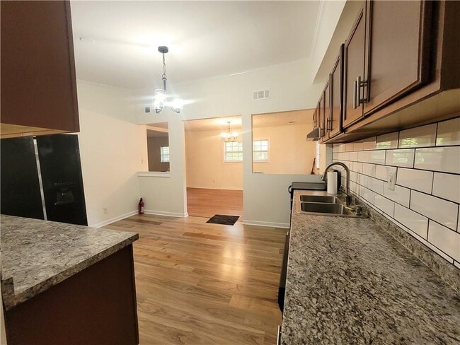 Building Photo - 871 Rays Rd