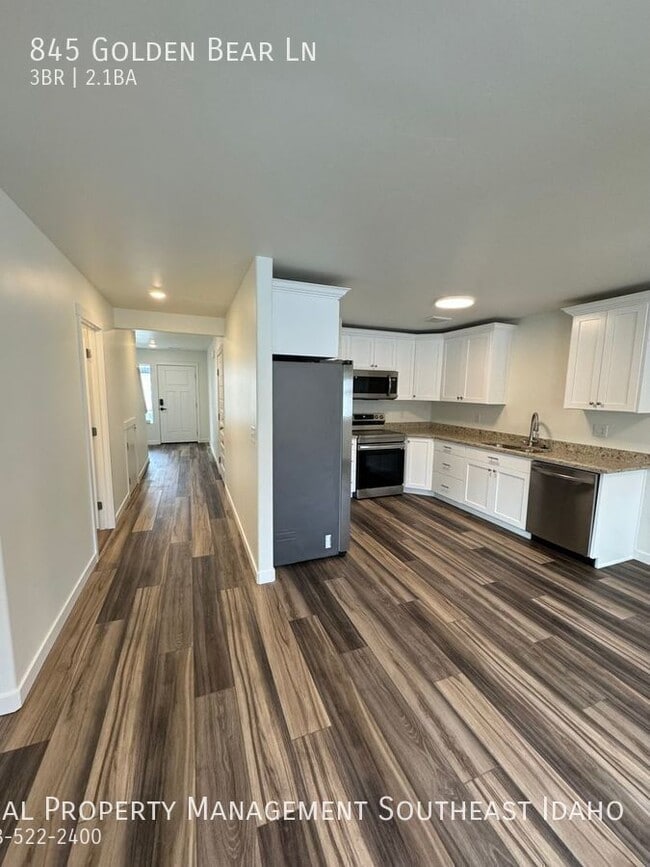 Building Photo - 845 Golden Bear Ln