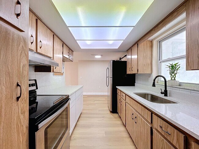 Foto del edificio - 4326 Westwood Dr