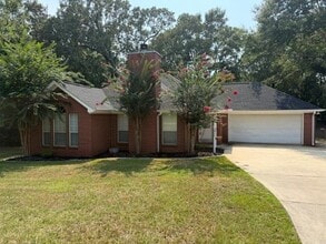 Building Photo - 2932 Lloyds Ln